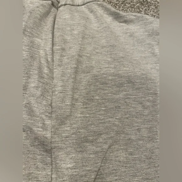 Tahari gray mock neck cotton blouse - Picture 5 of 6